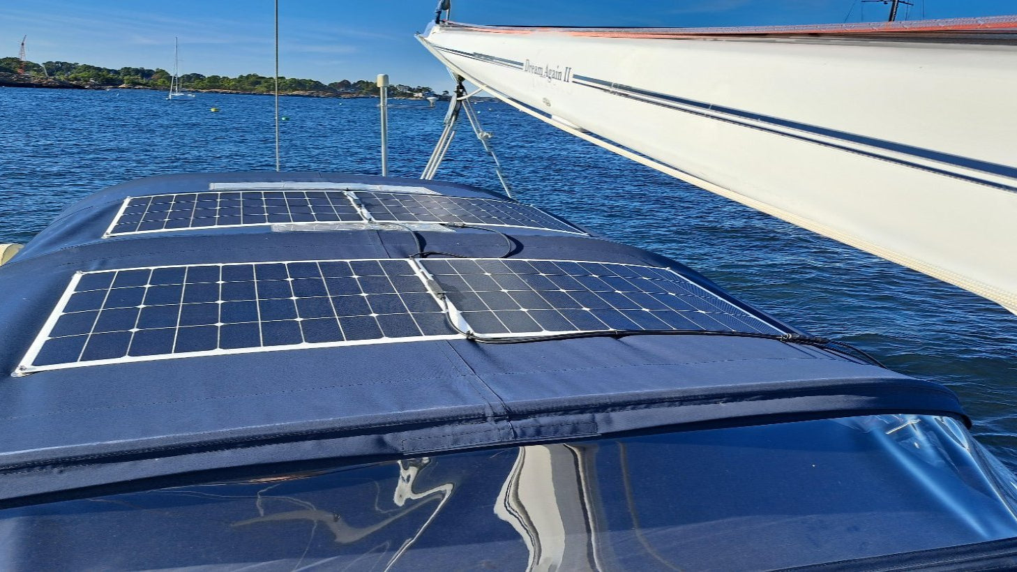 shade_tolerant_solar_panels_on_sailboat